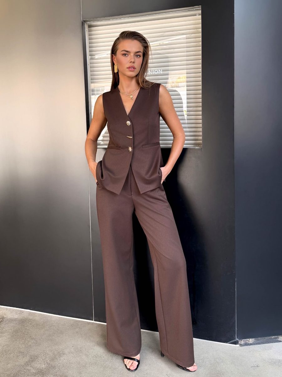Tailleur chocolat de la collection Automne-Hiver 2026